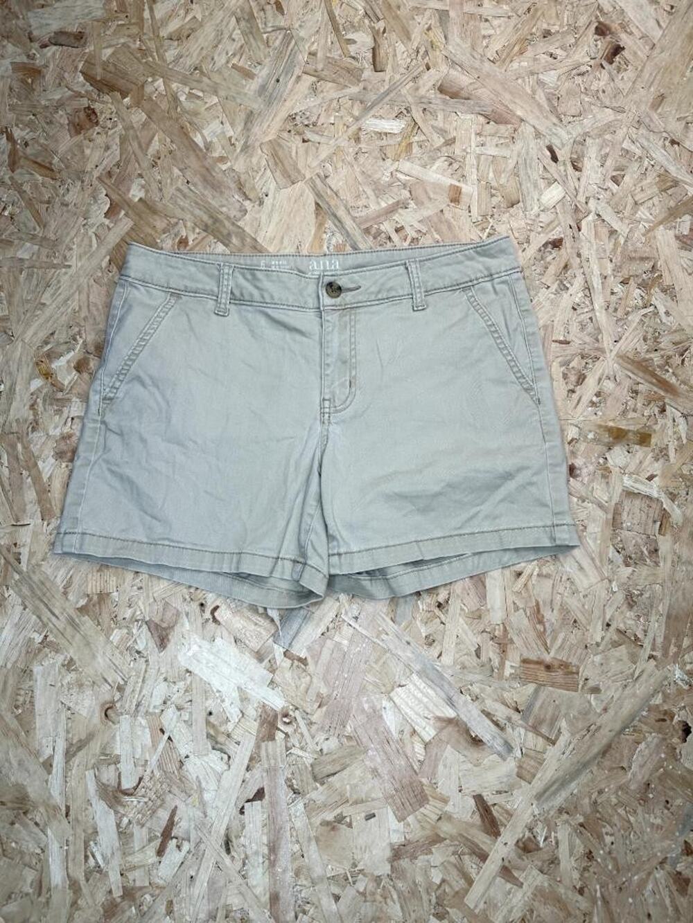 a.n.a Womens Midi Shorts Size 6 Beige Khaki Mid Rise 5 Inch Inseam Cotton Blend